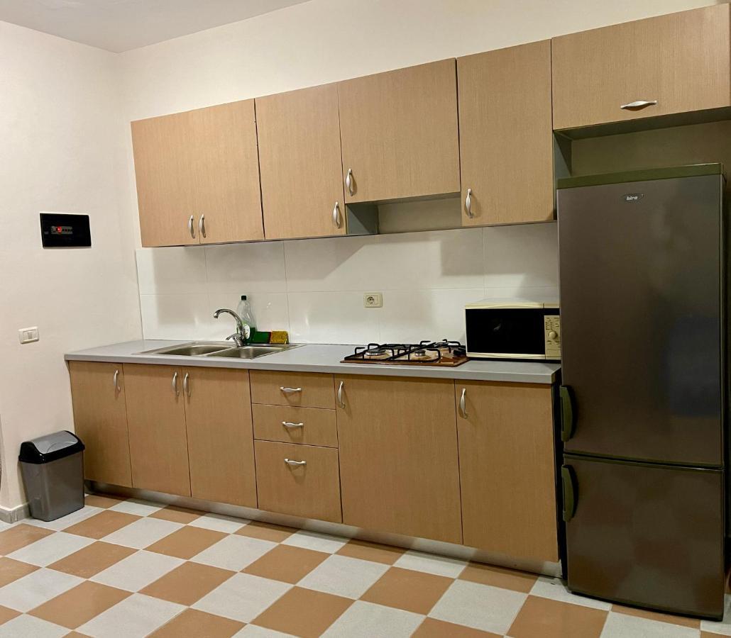 Lovely Studio Apartment Beachfront Дуррес Экстерьер фото