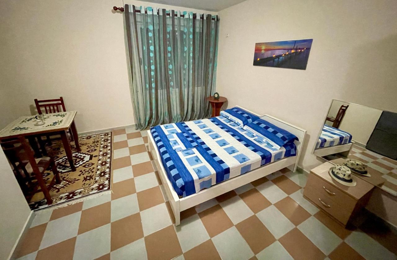 Lovely Studio Apartment Beachfront Дуррес Экстерьер фото