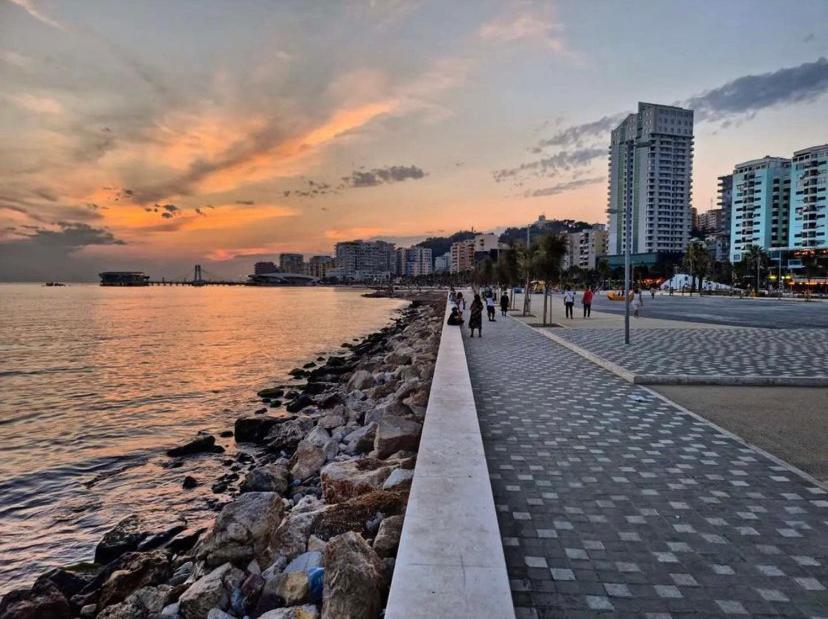 Lovely Studio Apartment Beachfront Дуррес Экстерьер фото